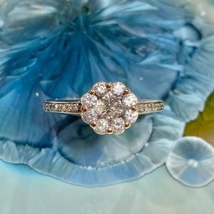 🌼Vintage Style🌼 .60 CTTW Invisible Diamond Ring